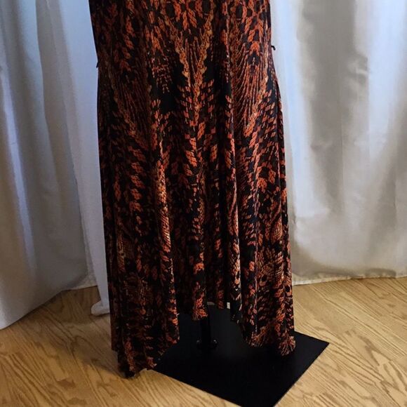 Hi lo hem sleeveless dress in size 2 x - Picture 3 of 8